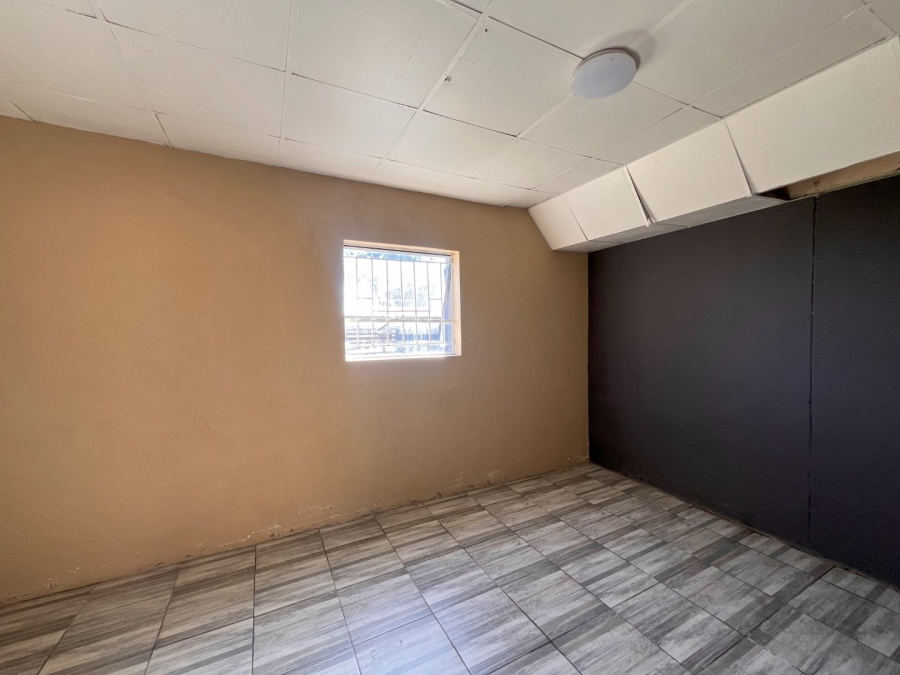 5 Bedroom Property for Sale in Levins Estate Free State